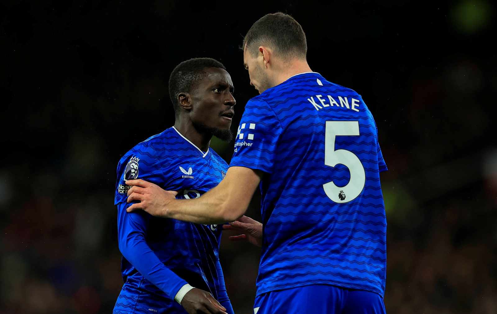 Ten-man Everton stun United after teammate bust-up