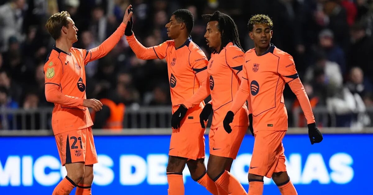 Barcelona survive Guadalajara scare amid kickoff chaos