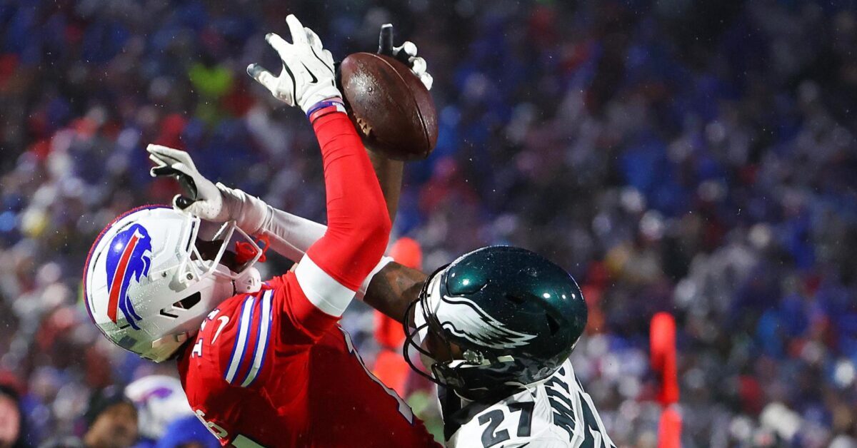 Eagles edge Bills 13-12 as pass rush rules Week 17