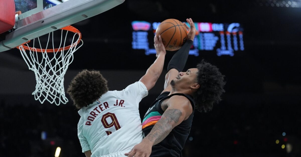 Allen, Cavs rally past Spurs 113-101 to snap skid