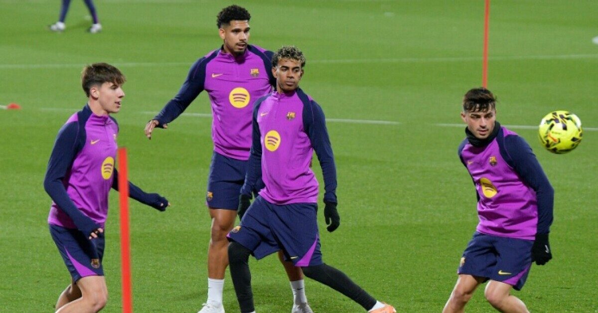 Araujo back with Barcelona after mental health break