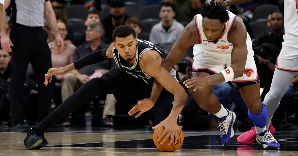 Wembanyama Hyperextends Knee, Expects Next Game