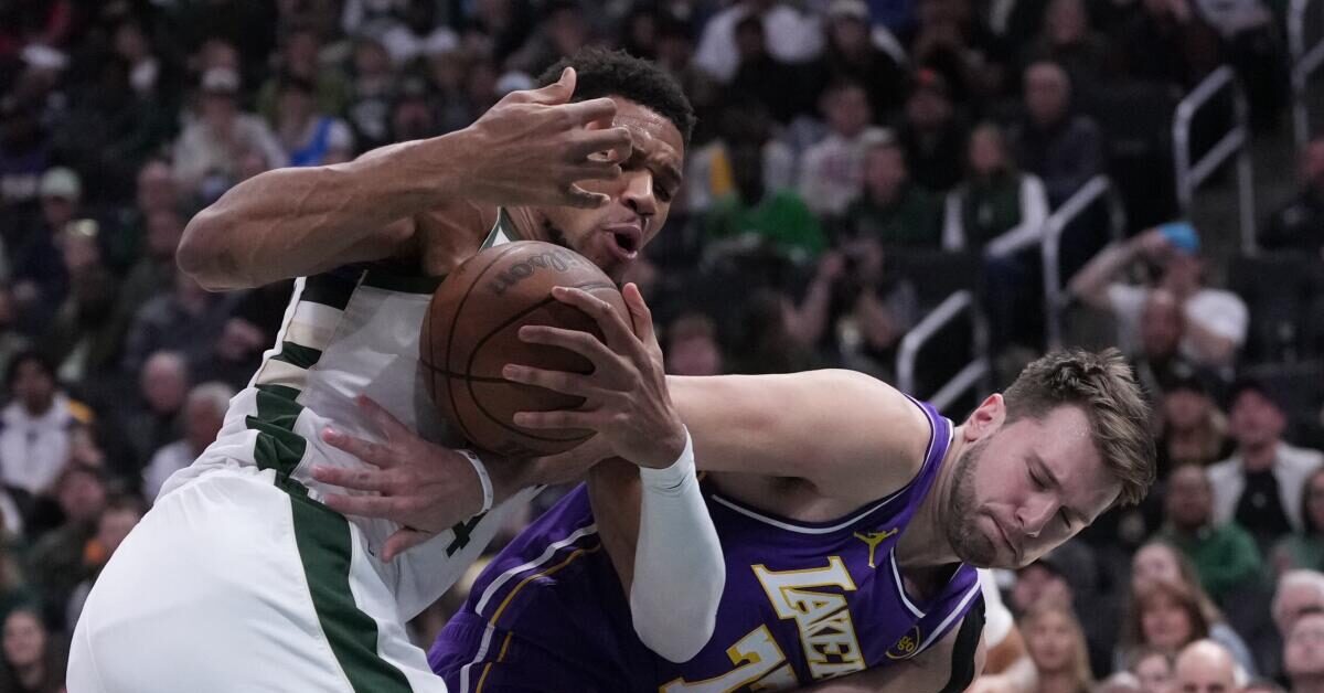 Giannis stuns LeBron late as Bucks edge Lakers 105-101